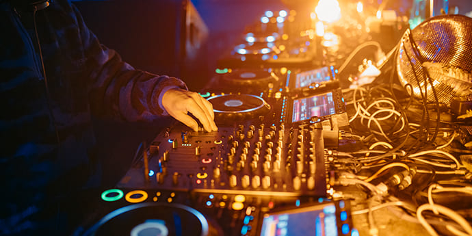 Why a DJ is an Unconventional Musician?