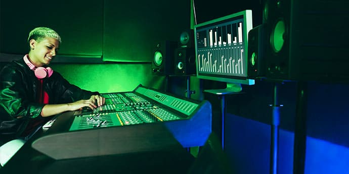 THE BEST DJ SOFTWARE FOR LIVE STUDIO AND HOME DJS