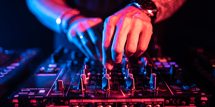 BEST 10 DJ MIXERS FOR ALL BUDGET 2022