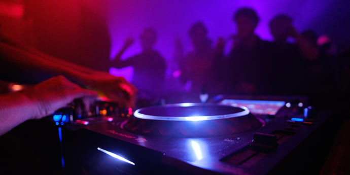 HOW TO GET DJ GIGS 10 EASY WAYS