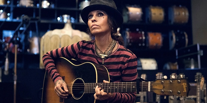 ALL ABOUT 90S FAMOUS AMERICAN  MUSIC ARTIST- LINDA PERRY