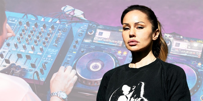 How did Deborah De Luca Became a Viral DJ in Italy?
