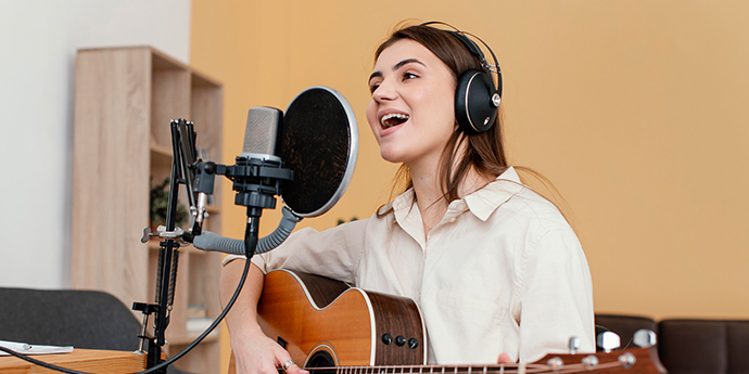 7 Expert Tips on How to Get Better at Singing