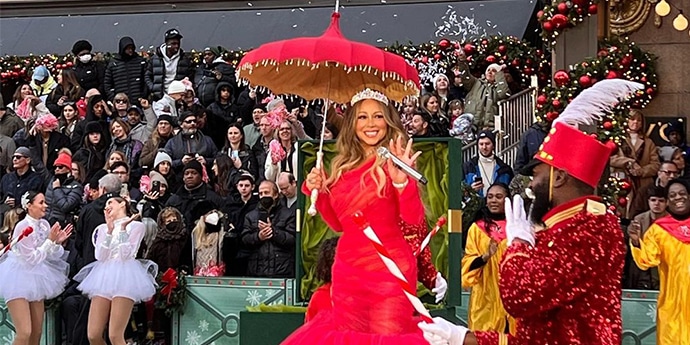 Mariah Carey invites fans to New York City for cocktails and private photoshoot this Christmas