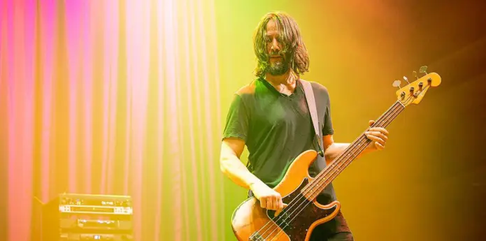 When Keanu Reeves received bass guitar lesson from Red Hot Chili Peppers’ Flea 
